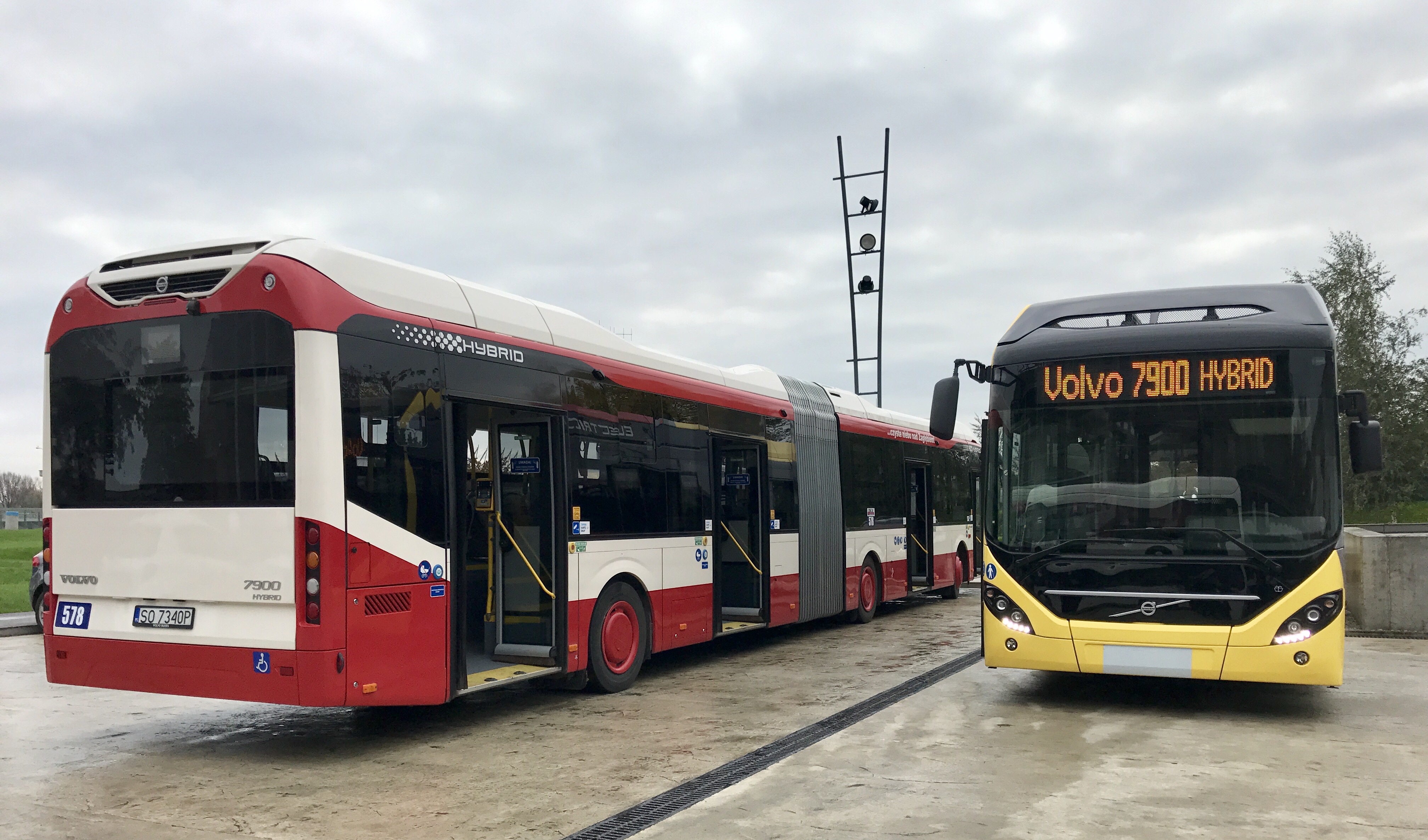Volvo prezentuje nowoczesne miejskie autobusy hybrydowe i