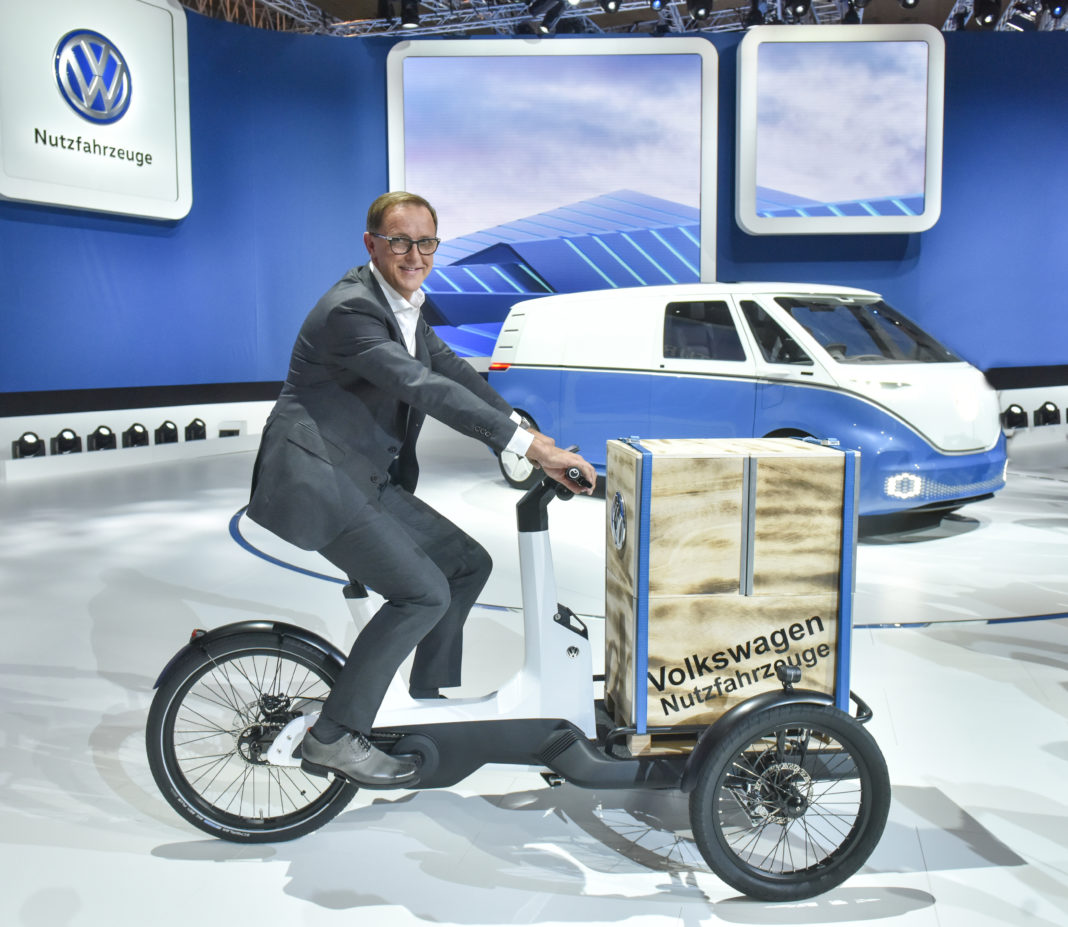 Marka Volkswagen Samochody Użytkowe przedstawia pięć